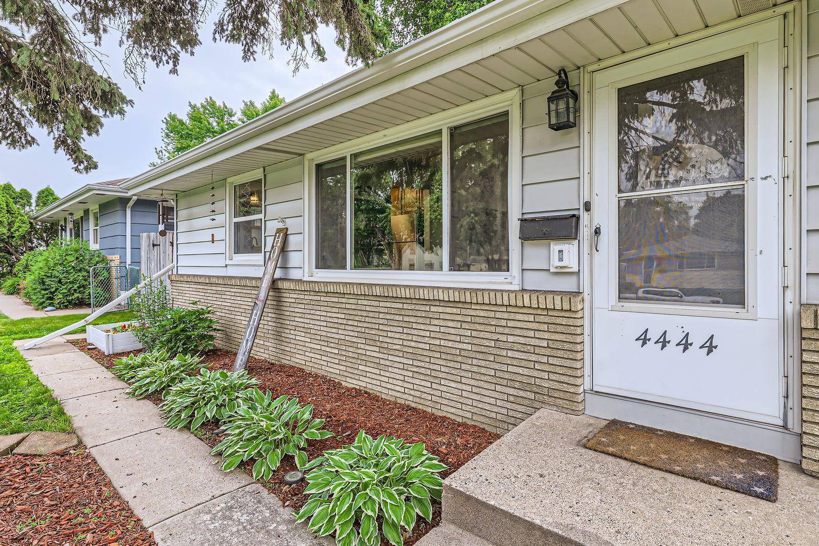 Columbia Heights, MN 55421,4444 2 1/2 ST NE