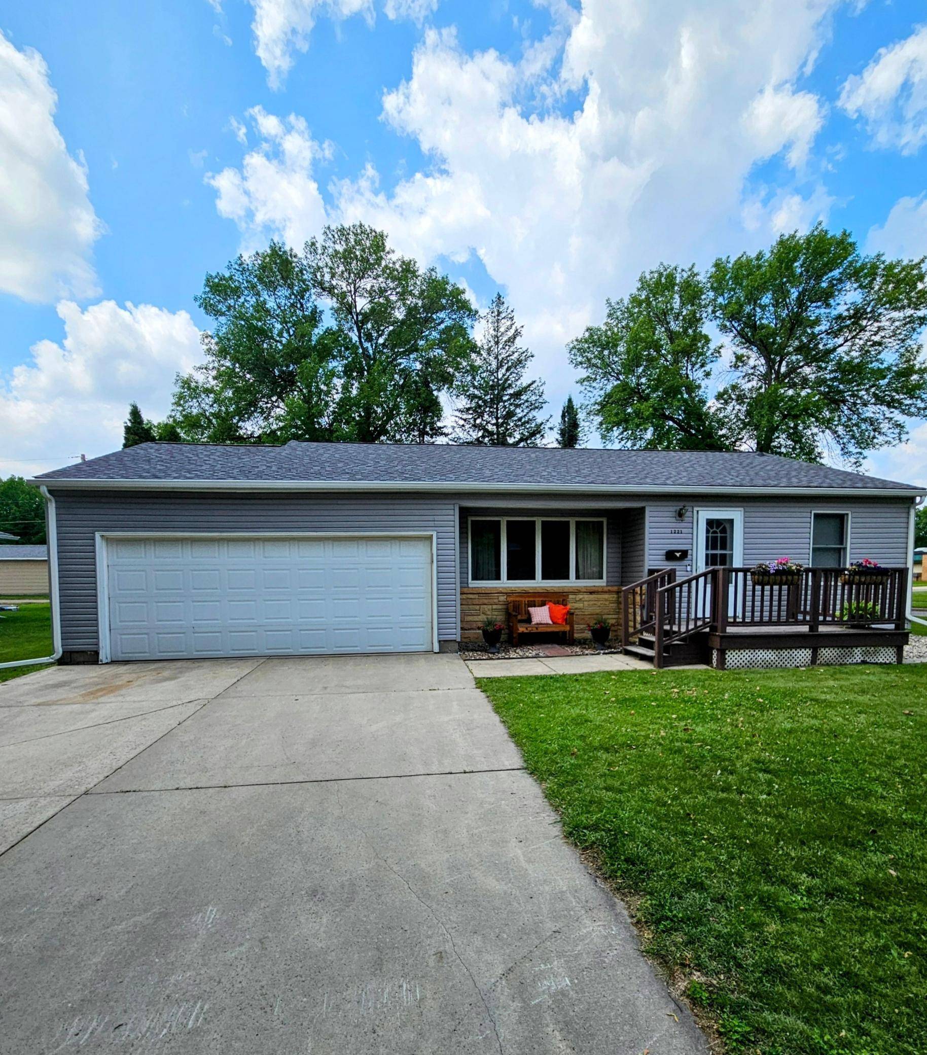 Montevideo, MN 56265,1221 N 6th ST