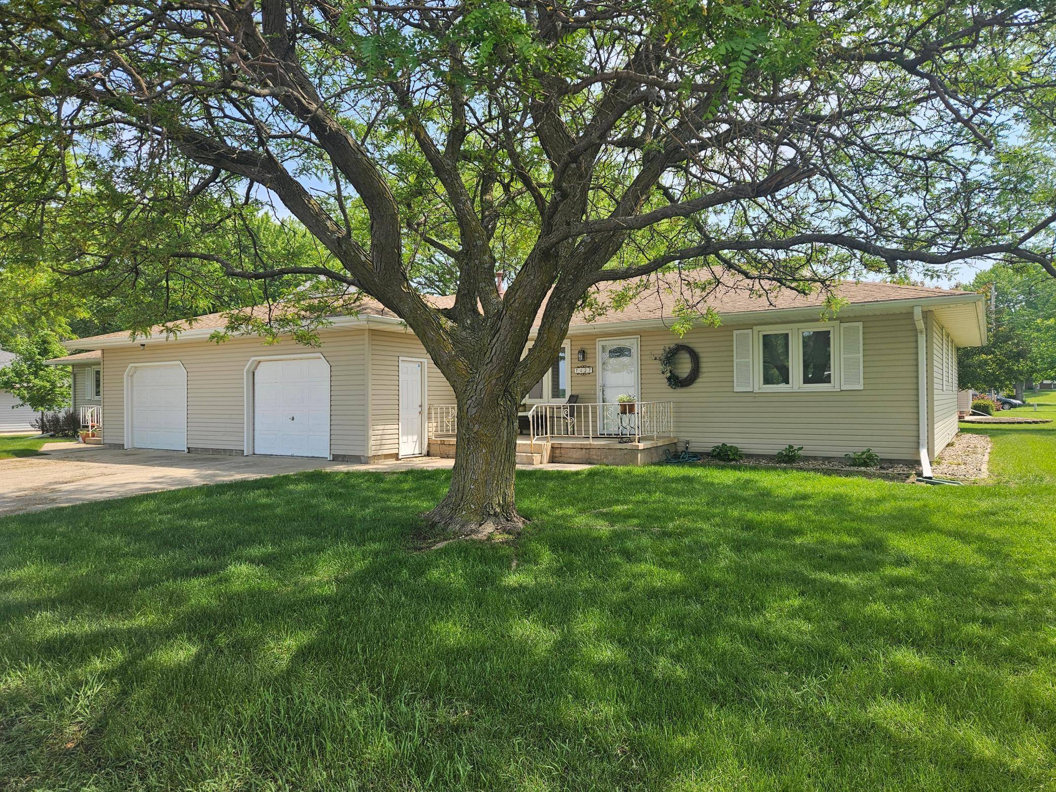 Albert Lea, MN 56007,1427 Canary DR