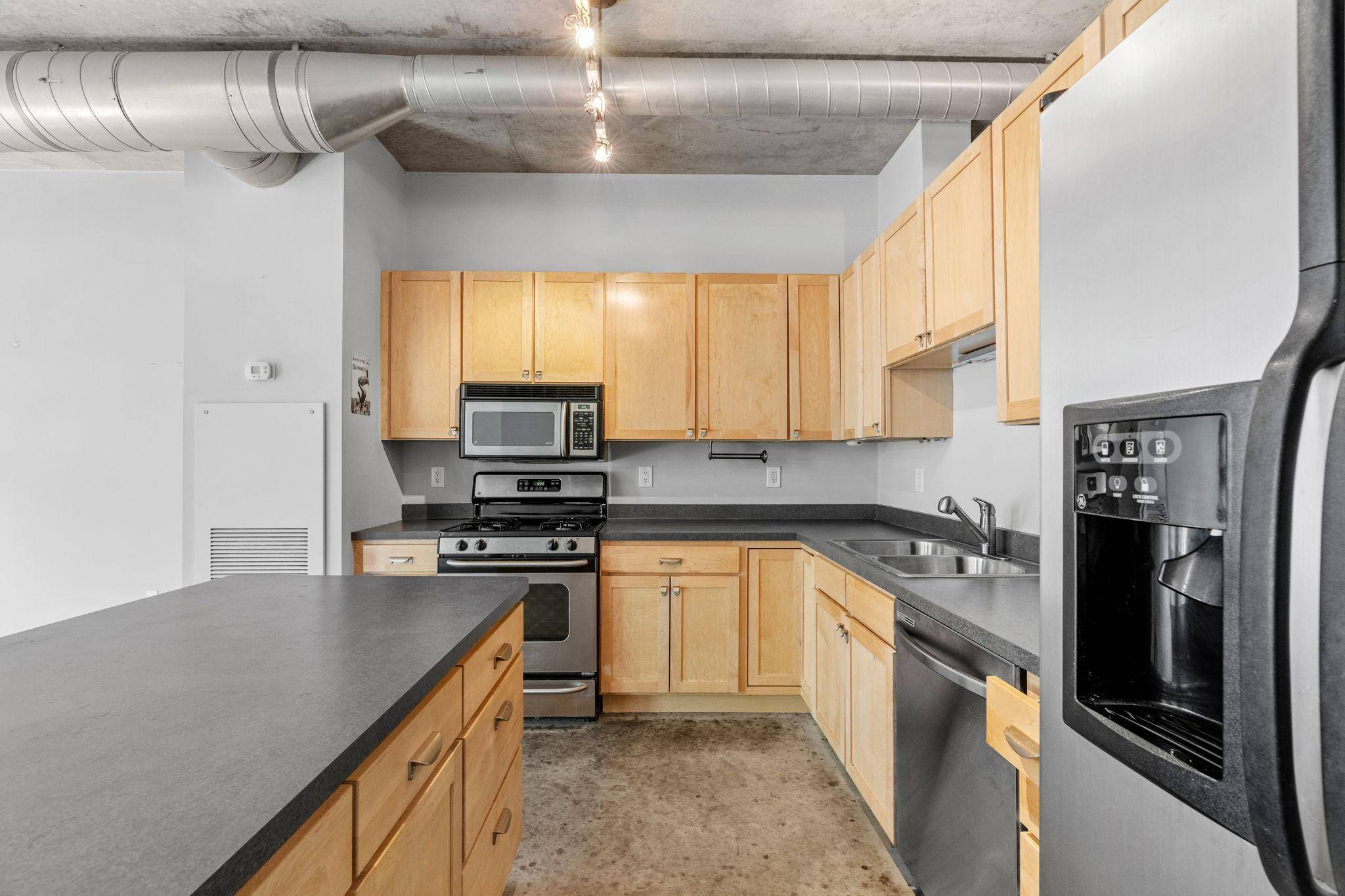 Minneapolis, MN 55401,720 N 4th ST #208