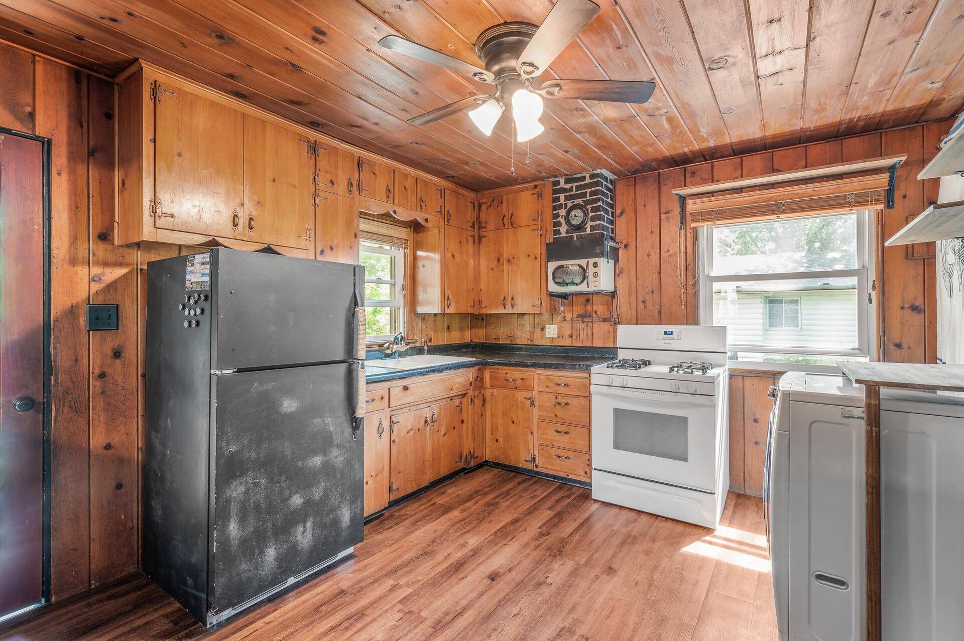 Howard Lake, MN 55349,5942 County Road 7 SW