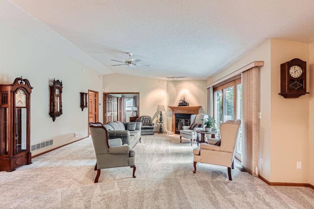 Mendota Heights, MN 55118,1933 Crown Point DR