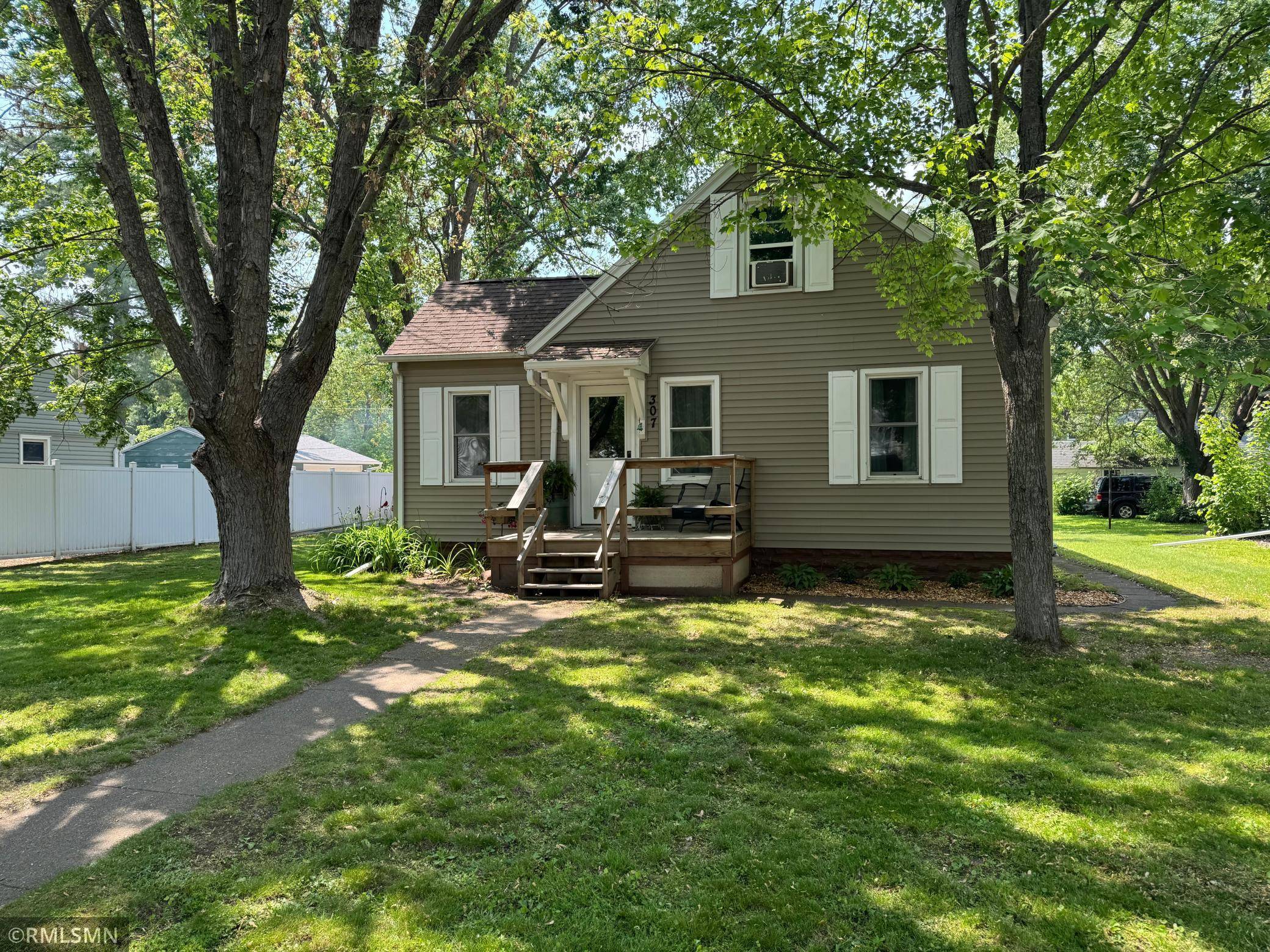 Mora, MN 55051,307 Park ST S