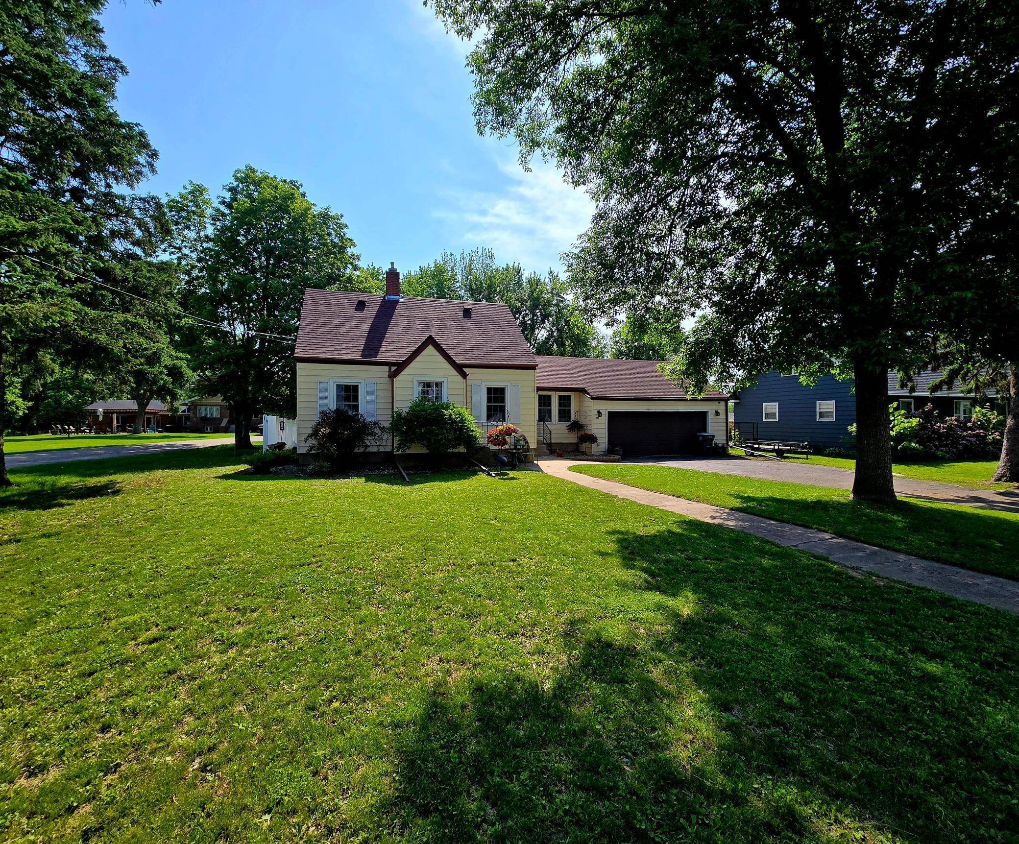 Foley, MN 56329,140 8th AVE