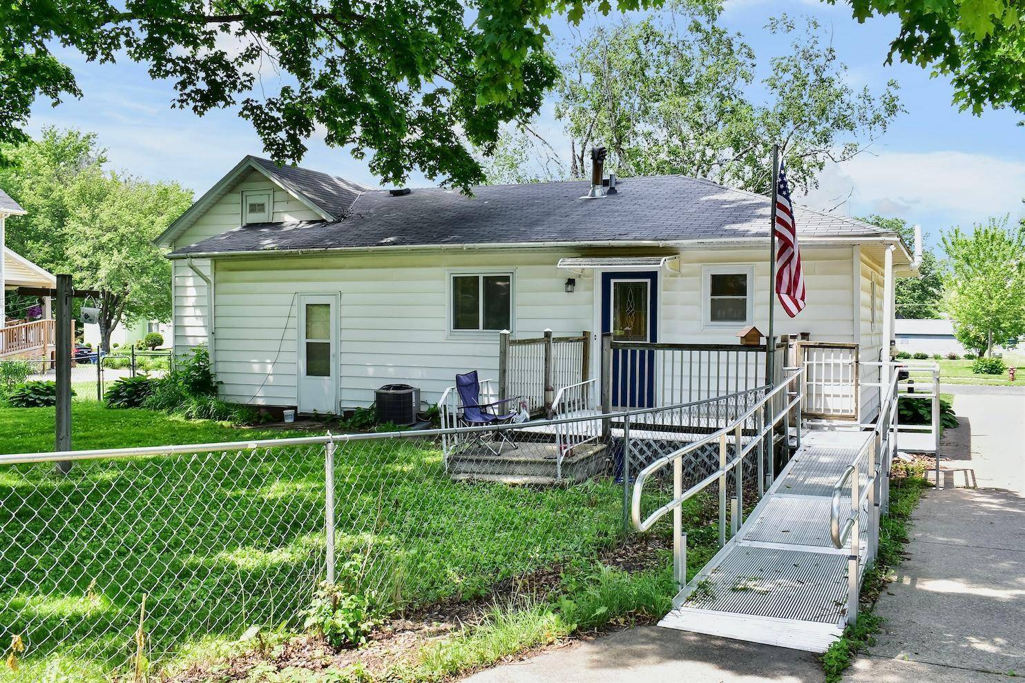 Saint Charles, MN 55972,472 E 14th ST