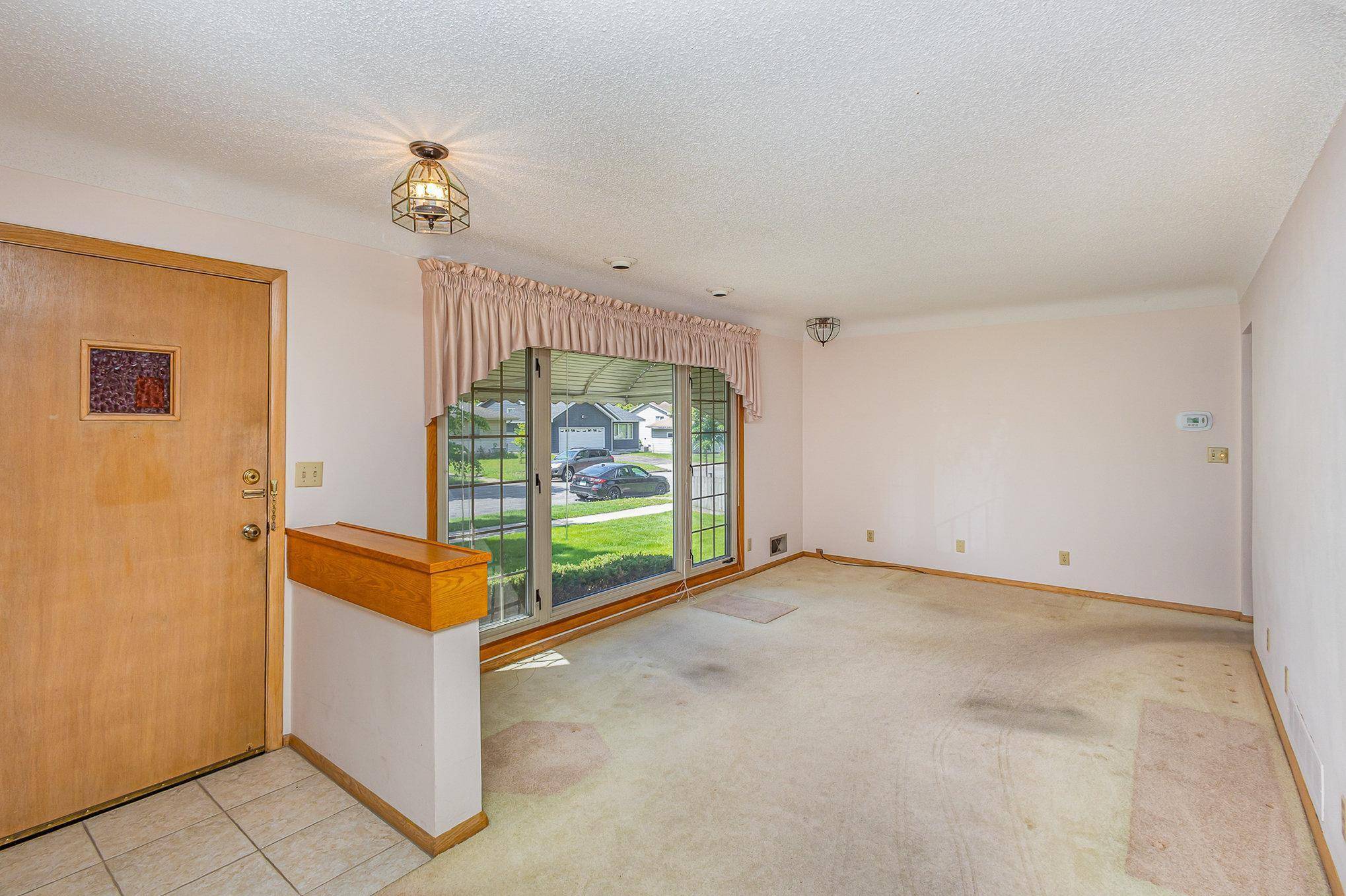 Saint Paul, MN 55119,2165 Ross AVE E