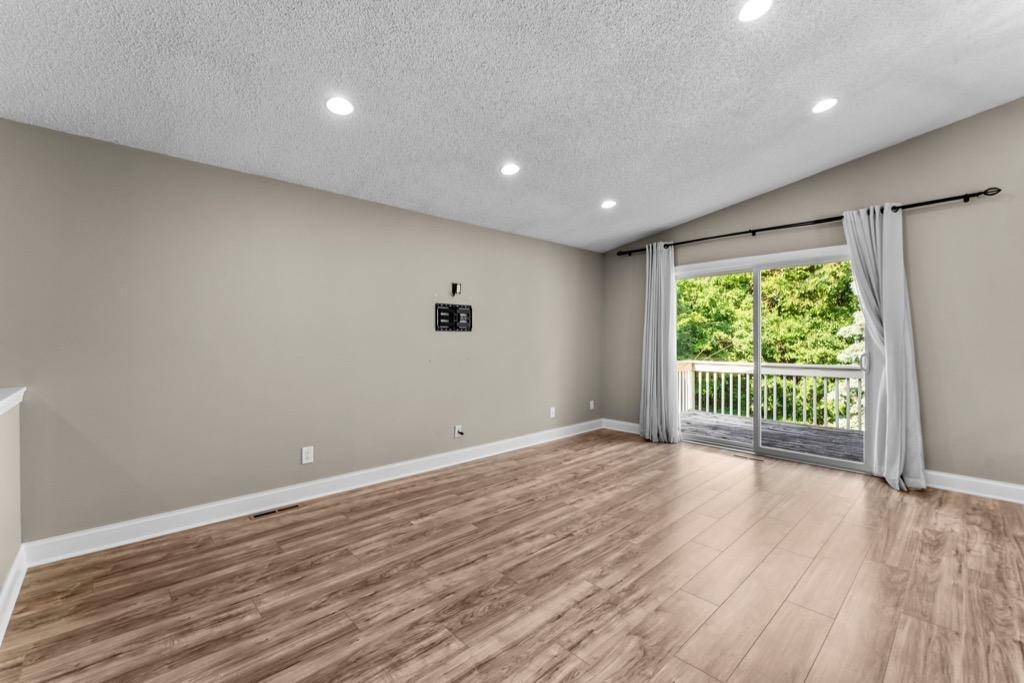 Minnetonka, MN 55343,5329 Beachside DR