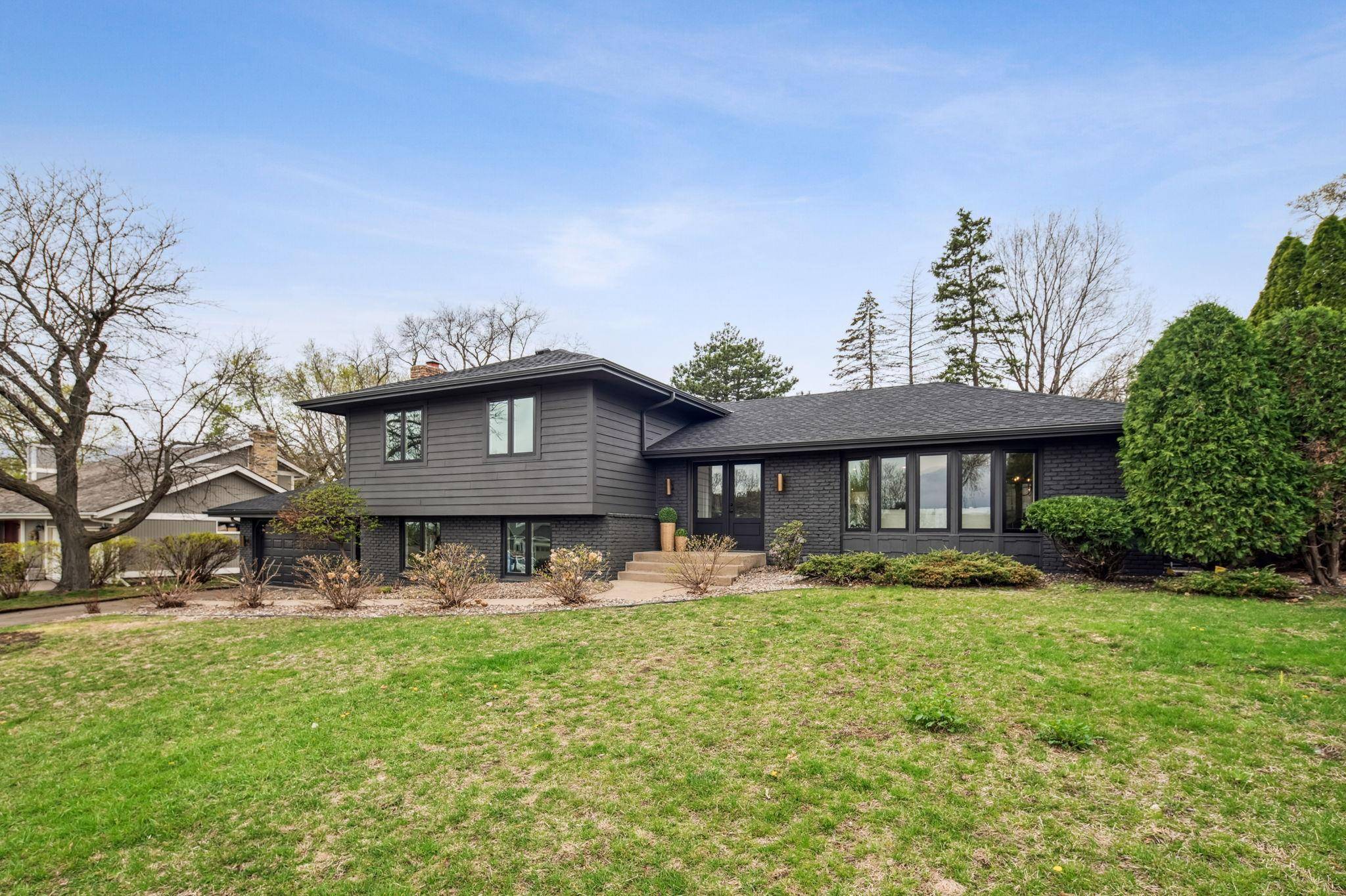 Edina, MN 55439,7112 Fleetwood DR