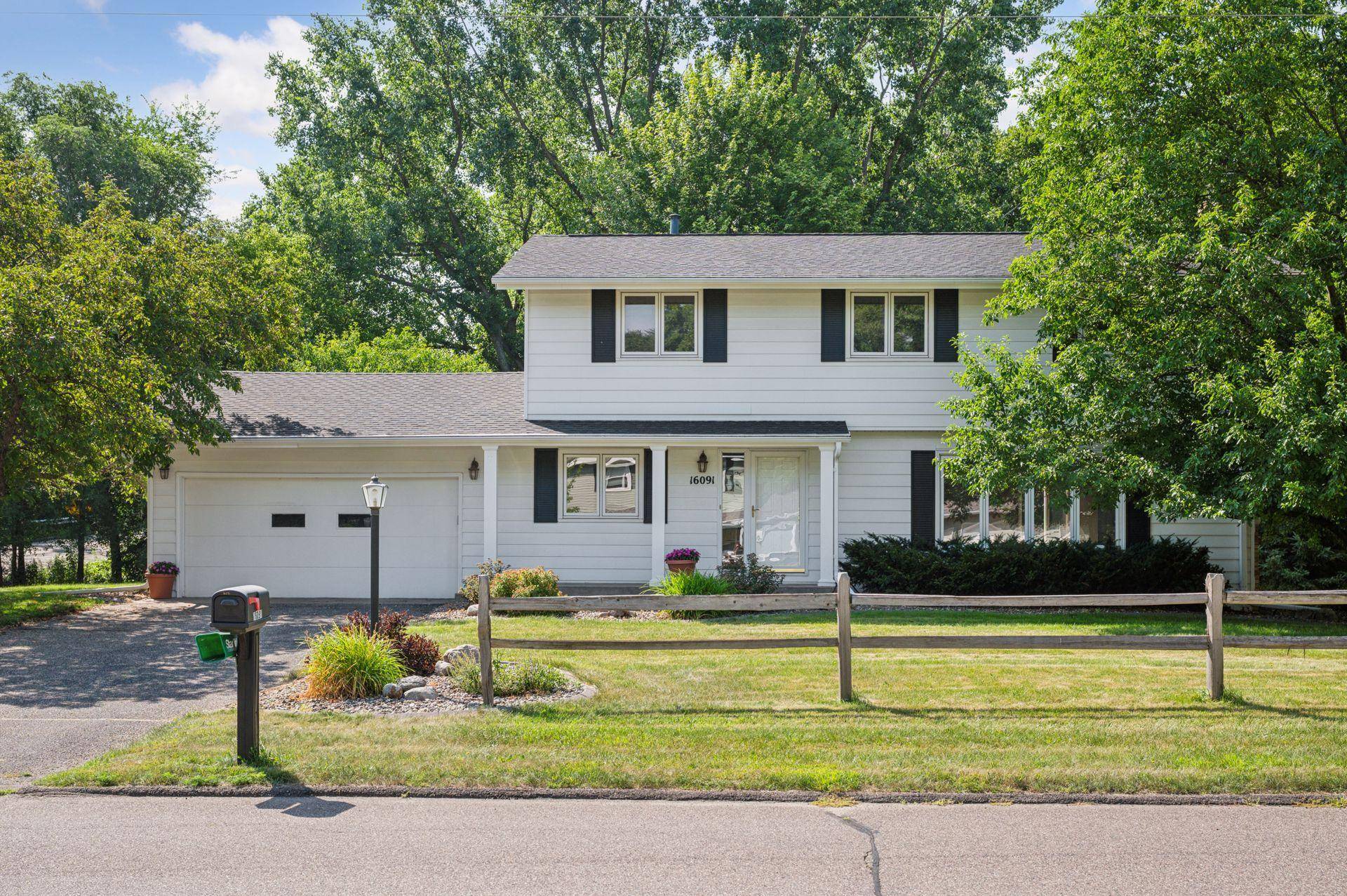 Minnetonka, MN 55345,16091 Highwood DR