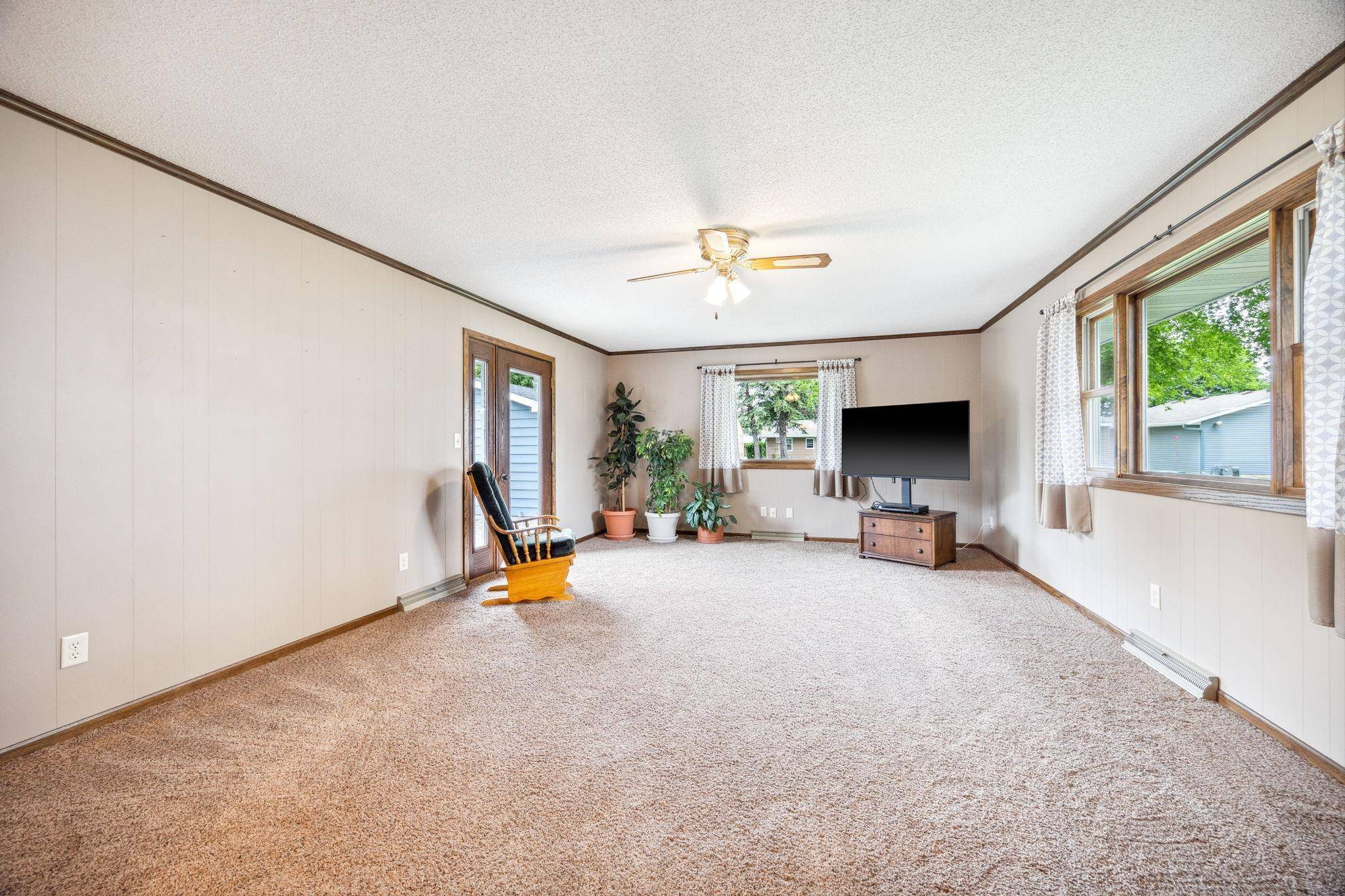 Winthrop, MN 55396,1004 N Main ST