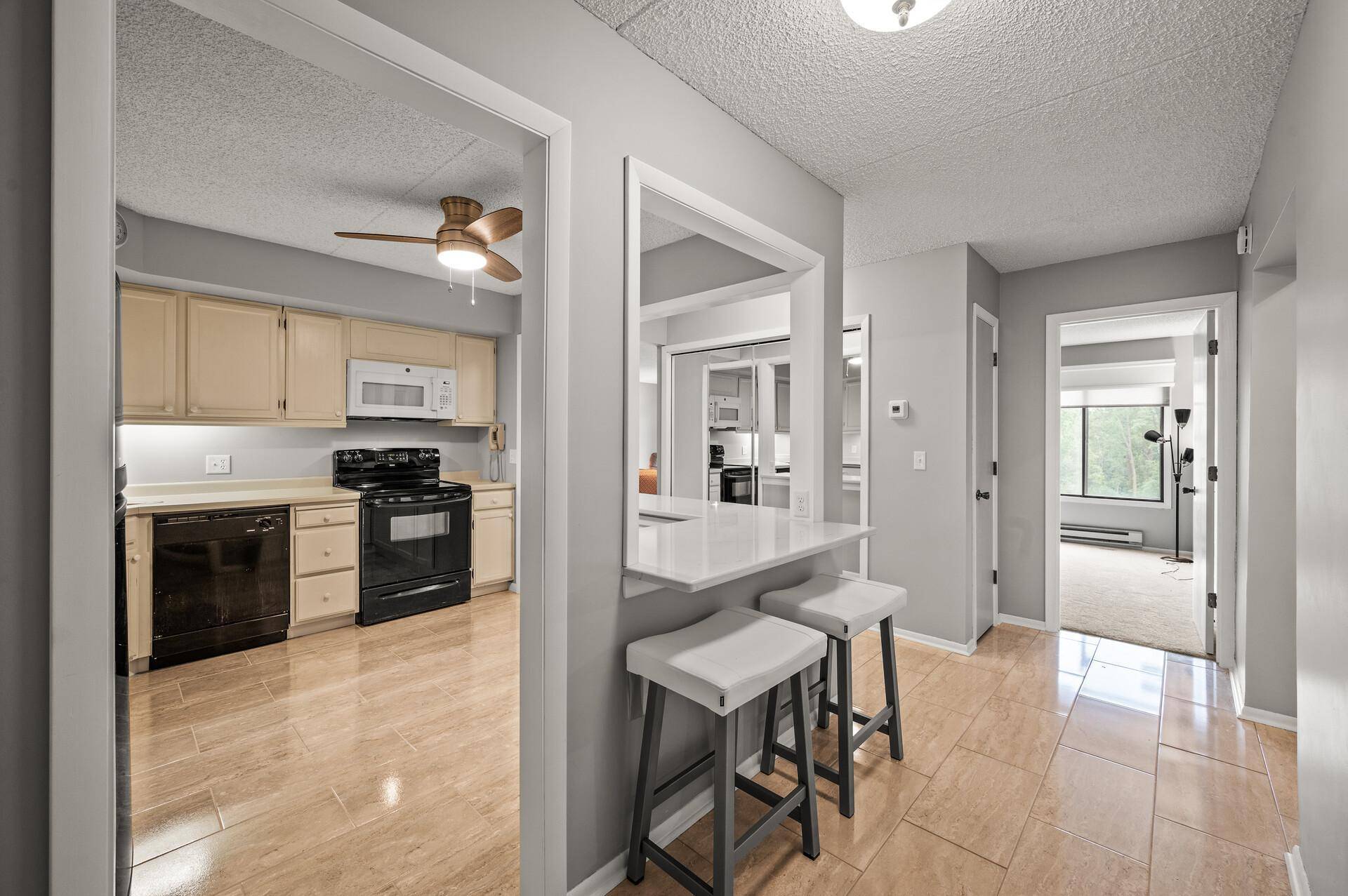Maplewood, MN 55119,2455 Londin LN E #216