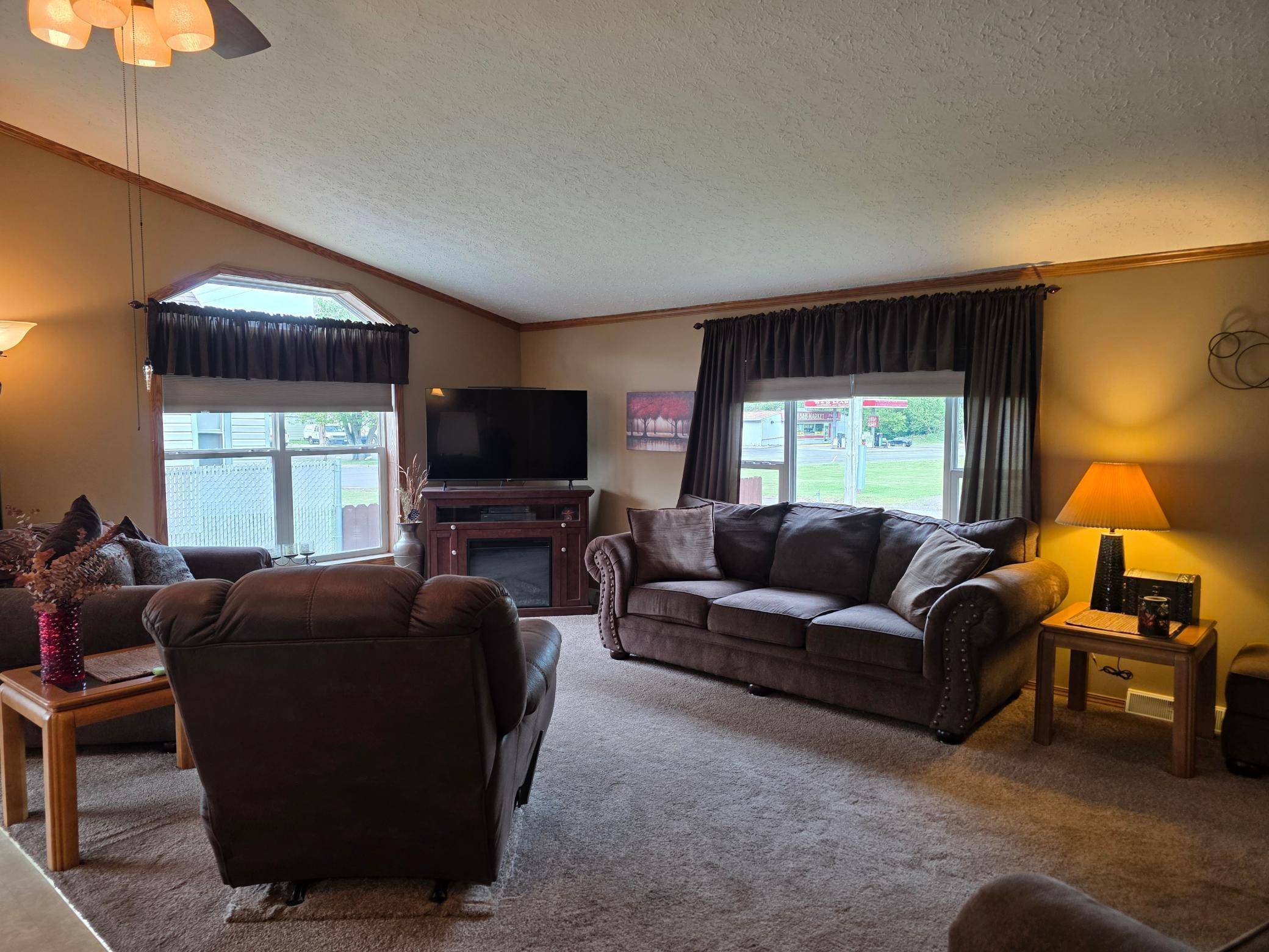 Cloquet, MN 55720,916 Spring Lake RD