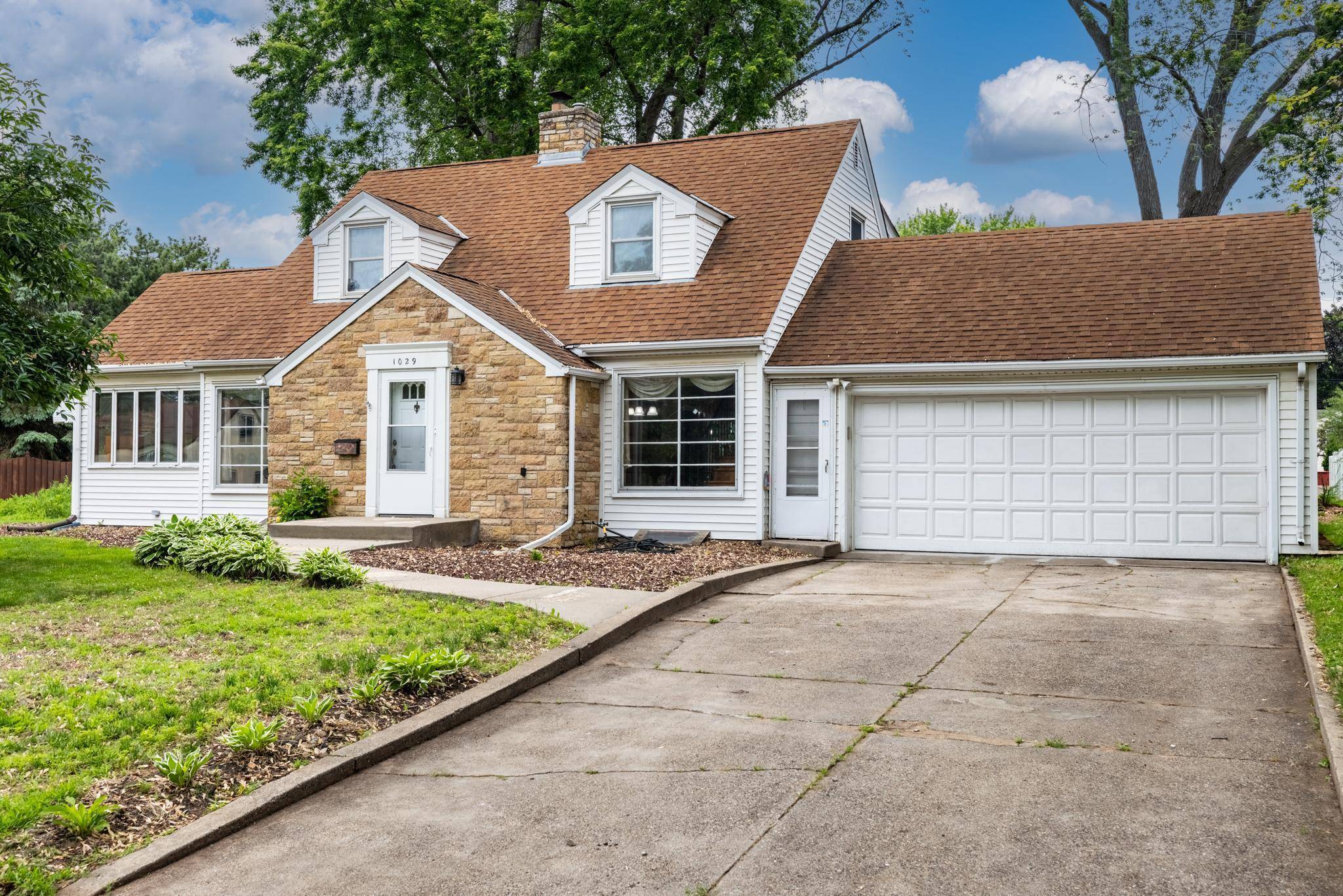 South Saint Paul, MN 55075,1029 15th AVE N