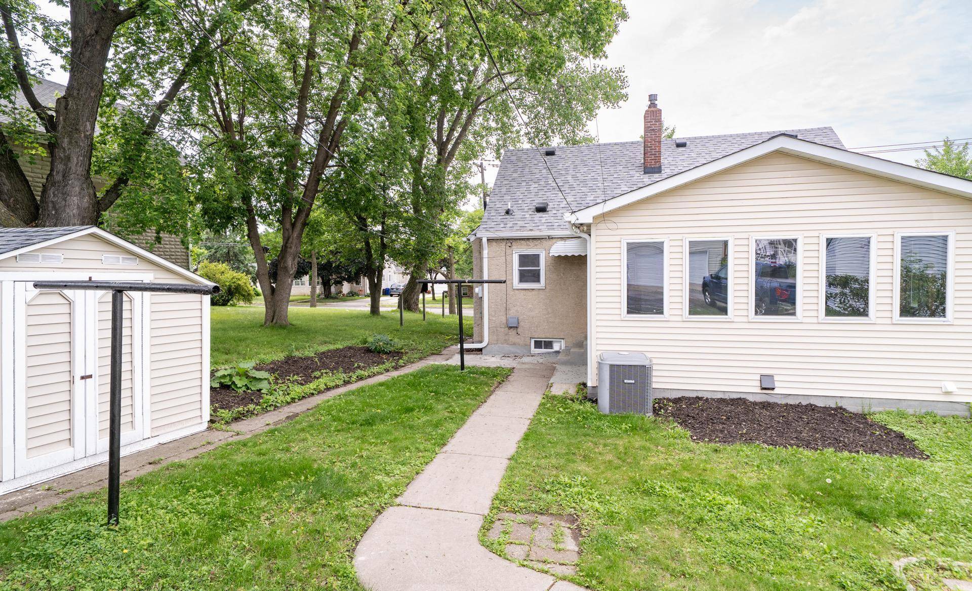 Saint Paul, MN 55117,1368 Dale ST N