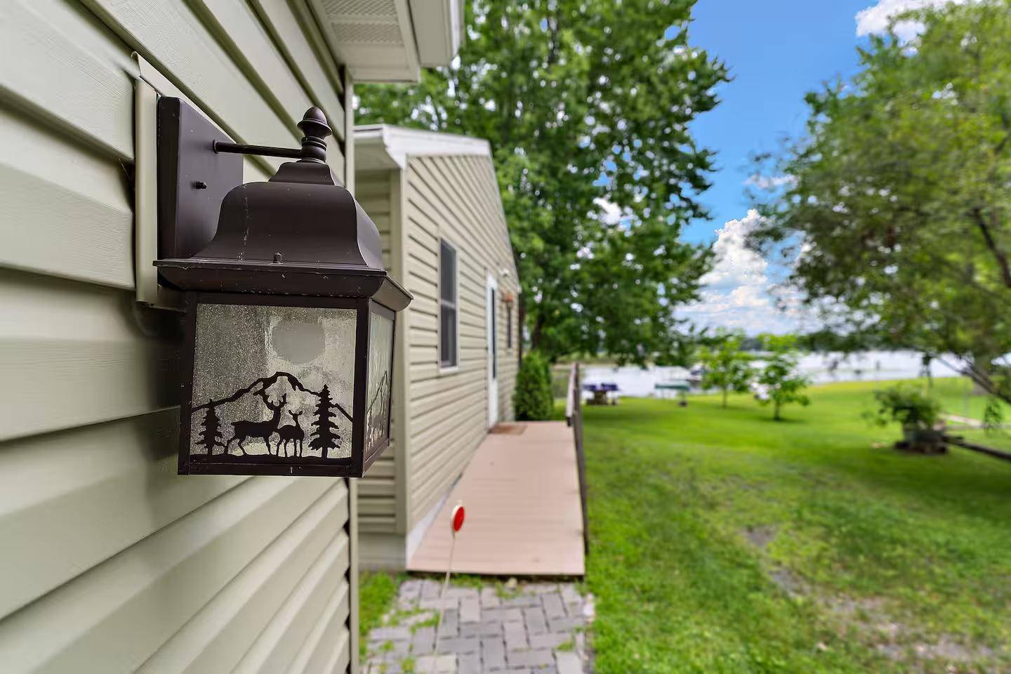 Lindstrom, MN 55045,30125 Norway AVE