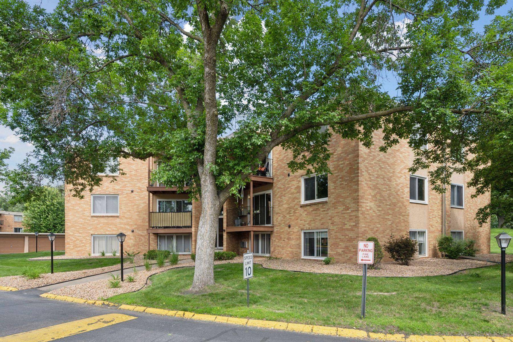 Golden Valley, MN 55427,9143 Olson Memorial Highway 55 #306