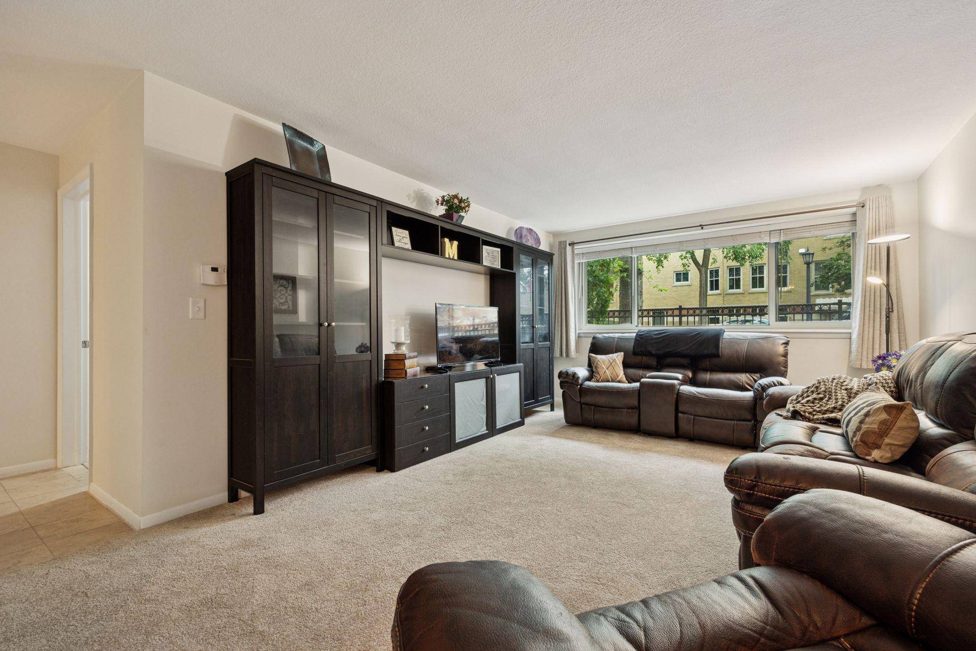 Minneapolis, MN 55403,1901 Emerson AVE S #104