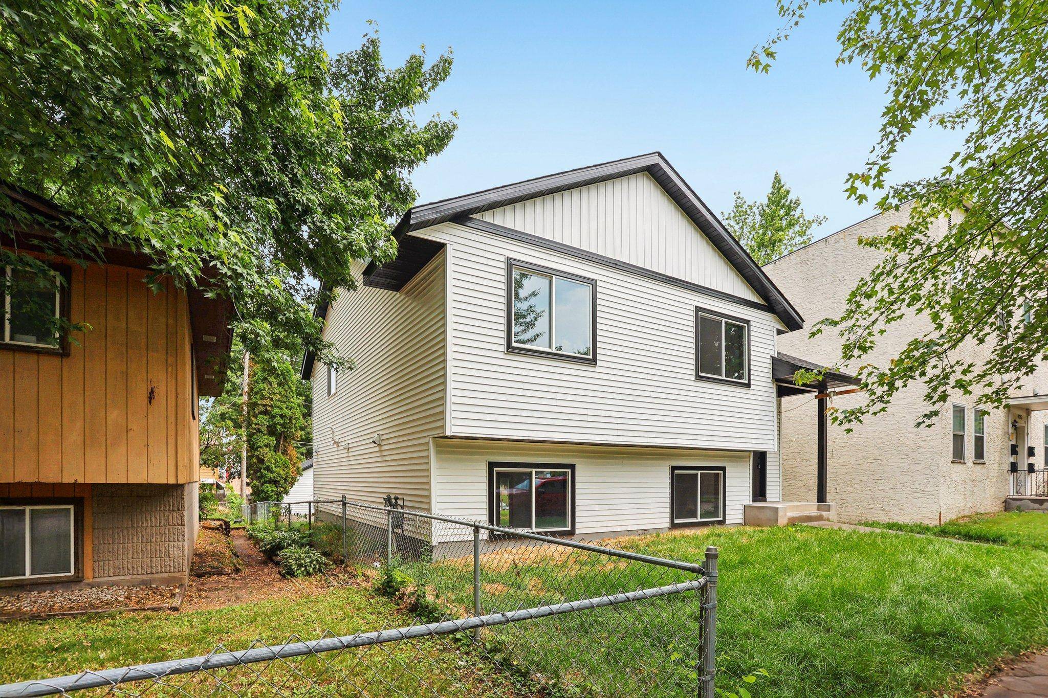 Saint Paul, MN 55106,933 Beech ST