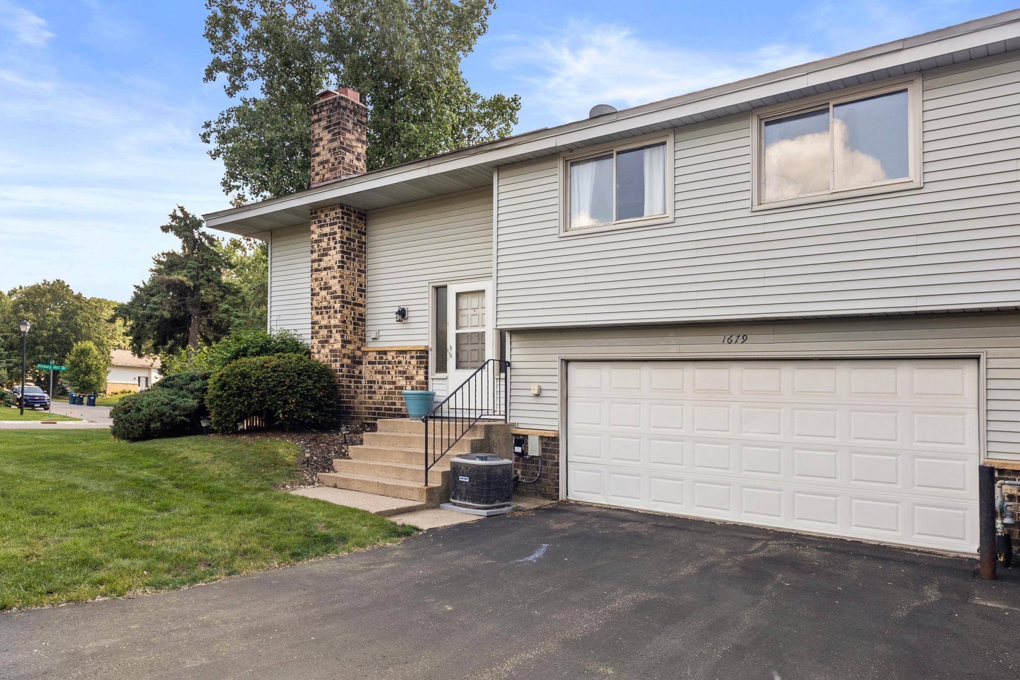 Eagan, MN 55122,1679 Hickory Hill DR
