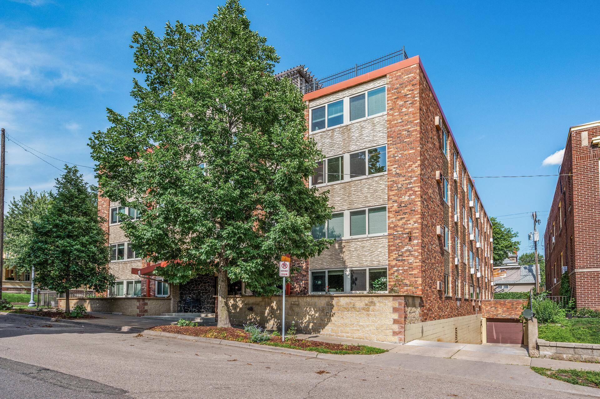 Minneapolis, MN 55403,1901 Emerson AVE S #303