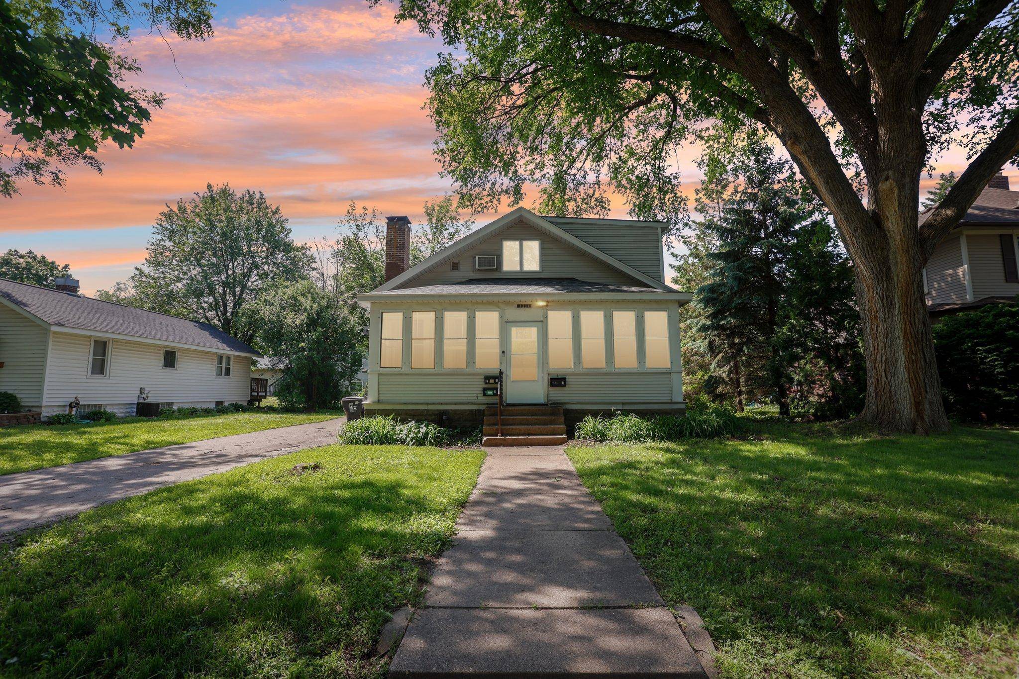 Saint Paul, MN 55108,1384 Midway Pkwy