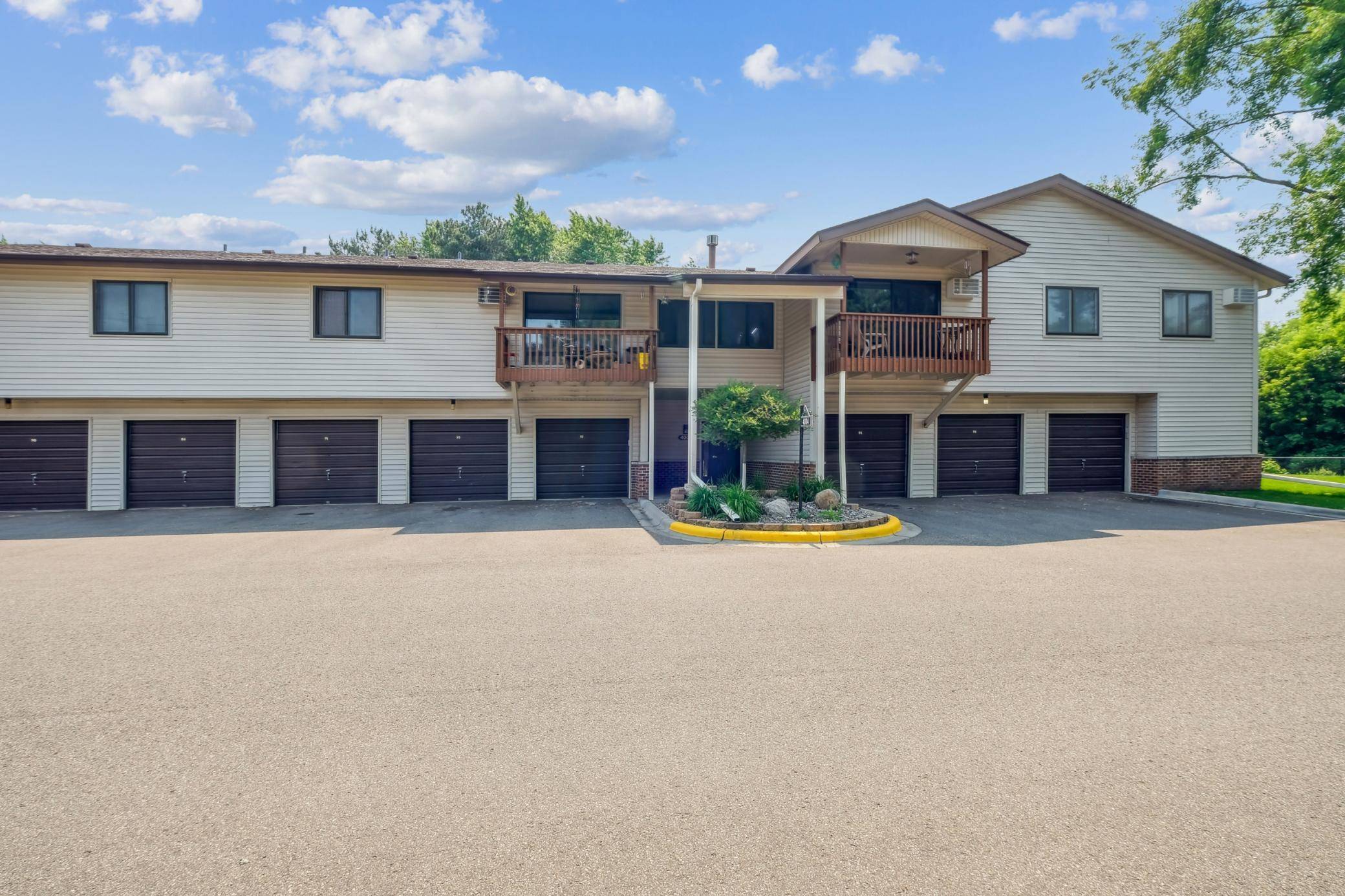 Saint Anthony, MN 55421,4004 Foss RD #101