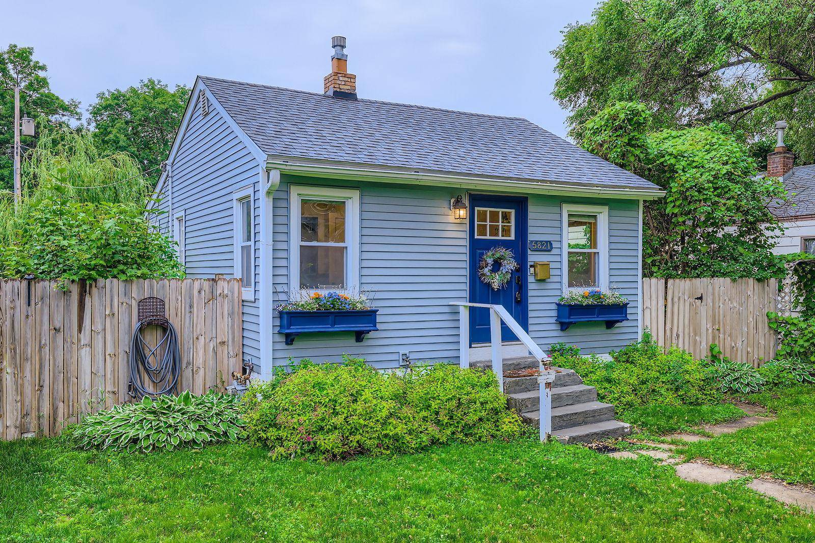 Fridley, MN 55432,5821 2 1/2 ST NE