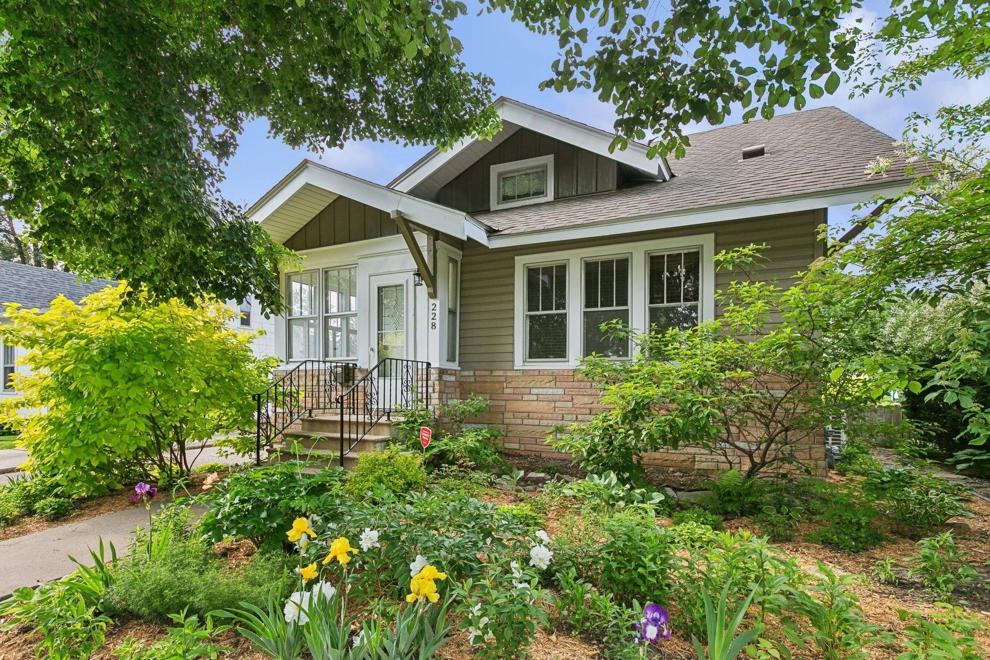 Saint Paul, MN 55107,228 Sidney ST W