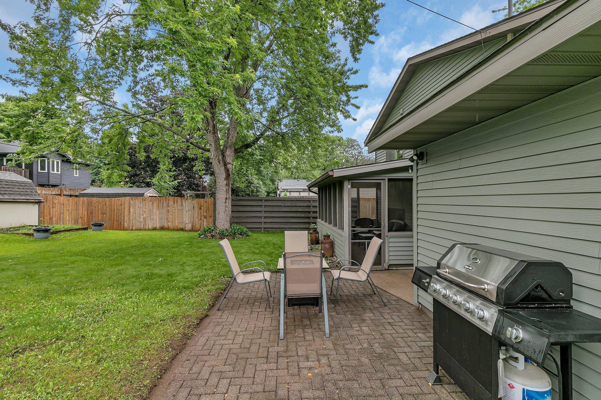 Sartell, MN 56377,806 3rd AVE NE