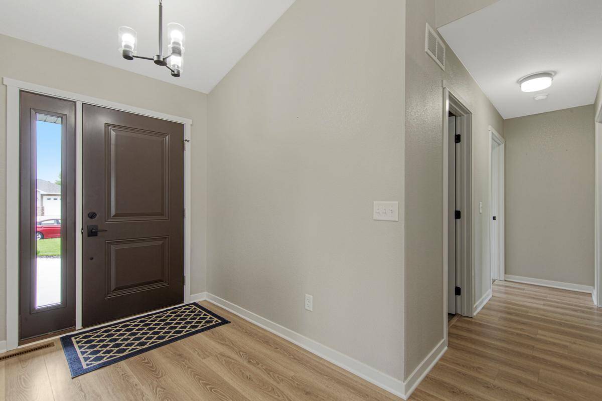 Owatonna, MN 55060,2495 Fox Hollow LN