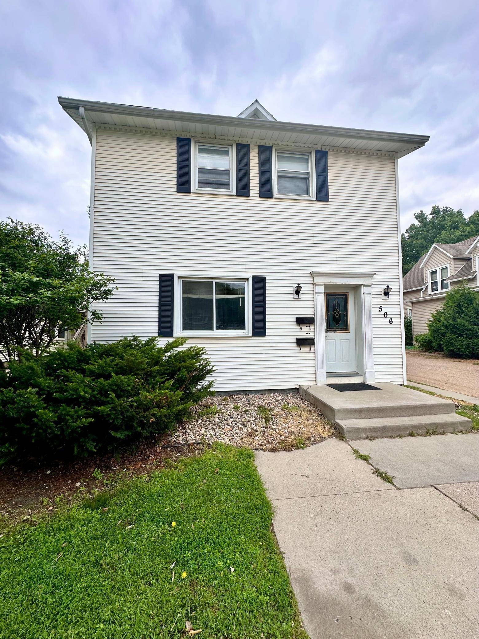 Marshall, MN 56258,506 W Marshall ST