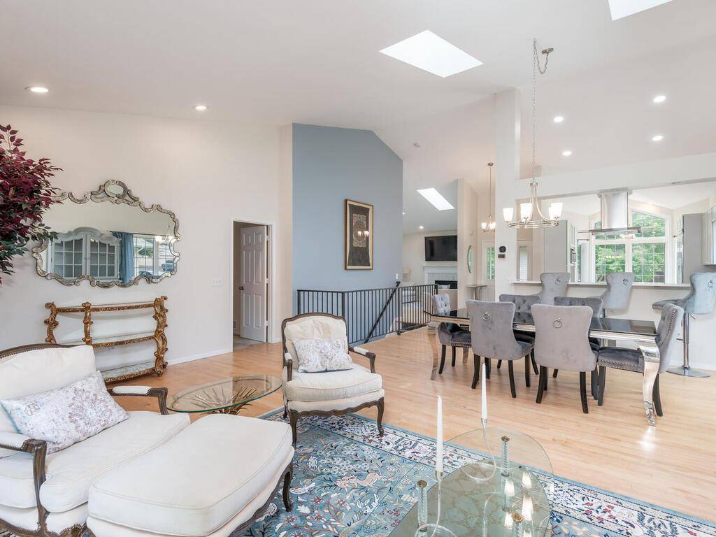 Eden Prairie, MN 55347,17472 Frondell CT