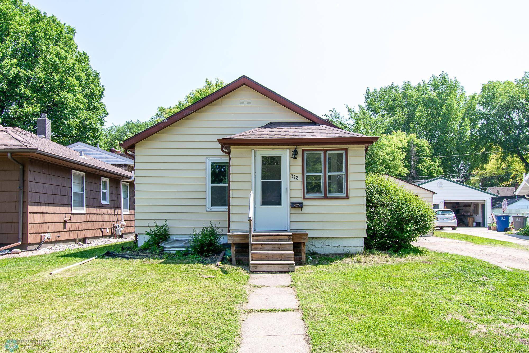 Moorhead, MN 56560,318 12th ST N
