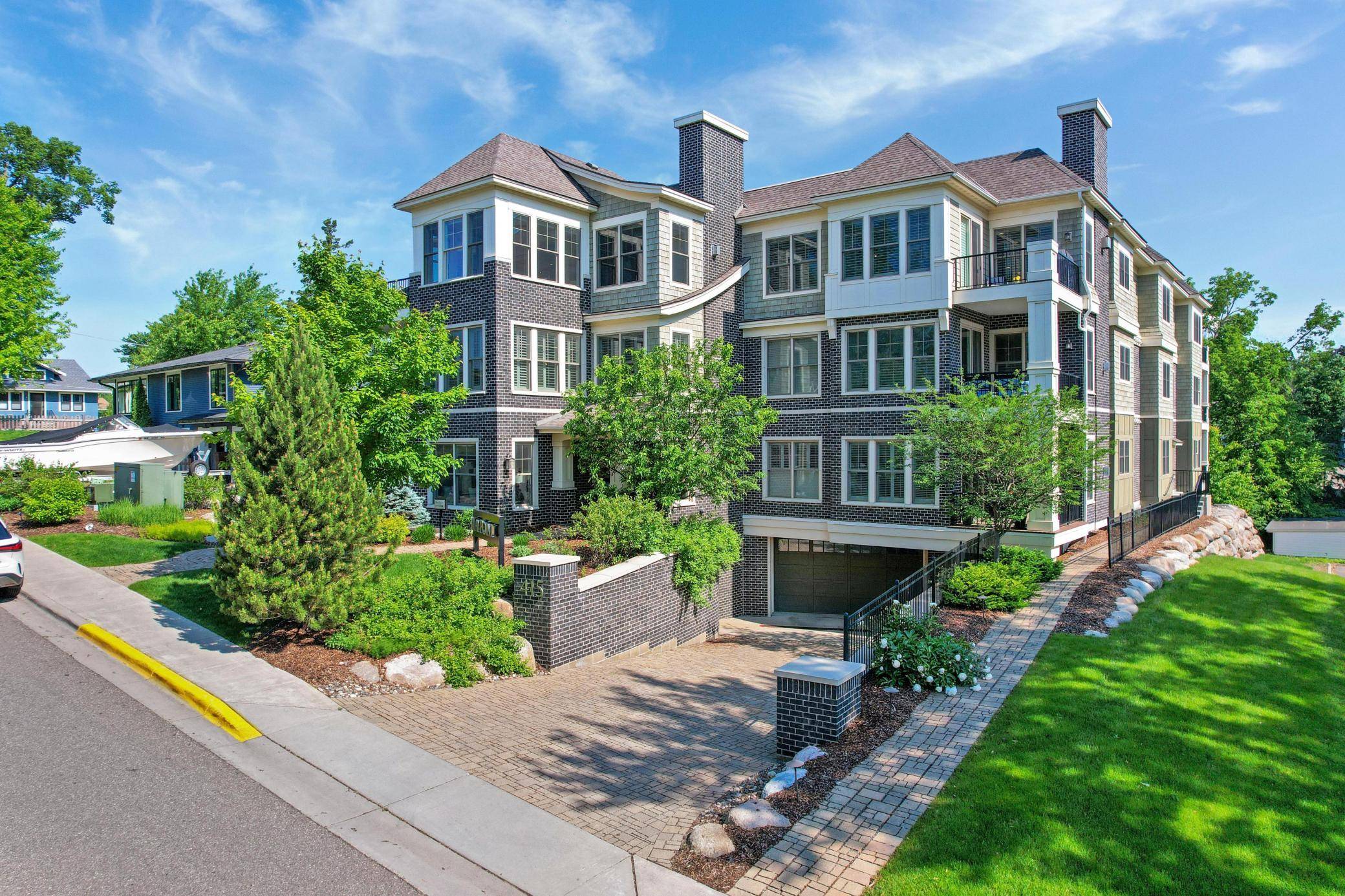 Wayzata, MN 55391,415 Indian Mound ST #203