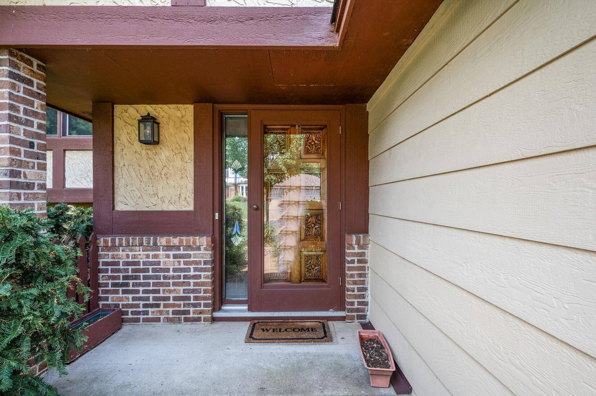Arden Hills, MN 55112,1306 Wynridge DR