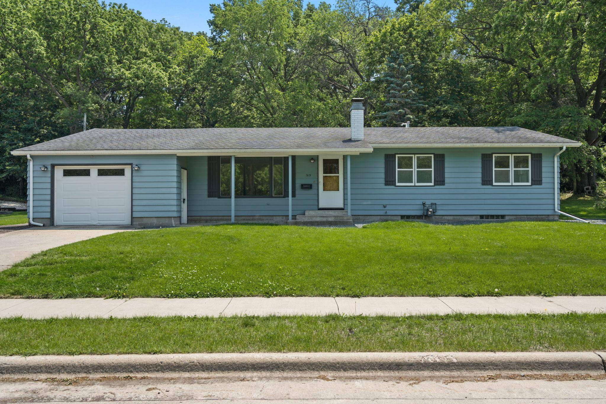 Owatonna, MN 55060,919 Mosher AVE