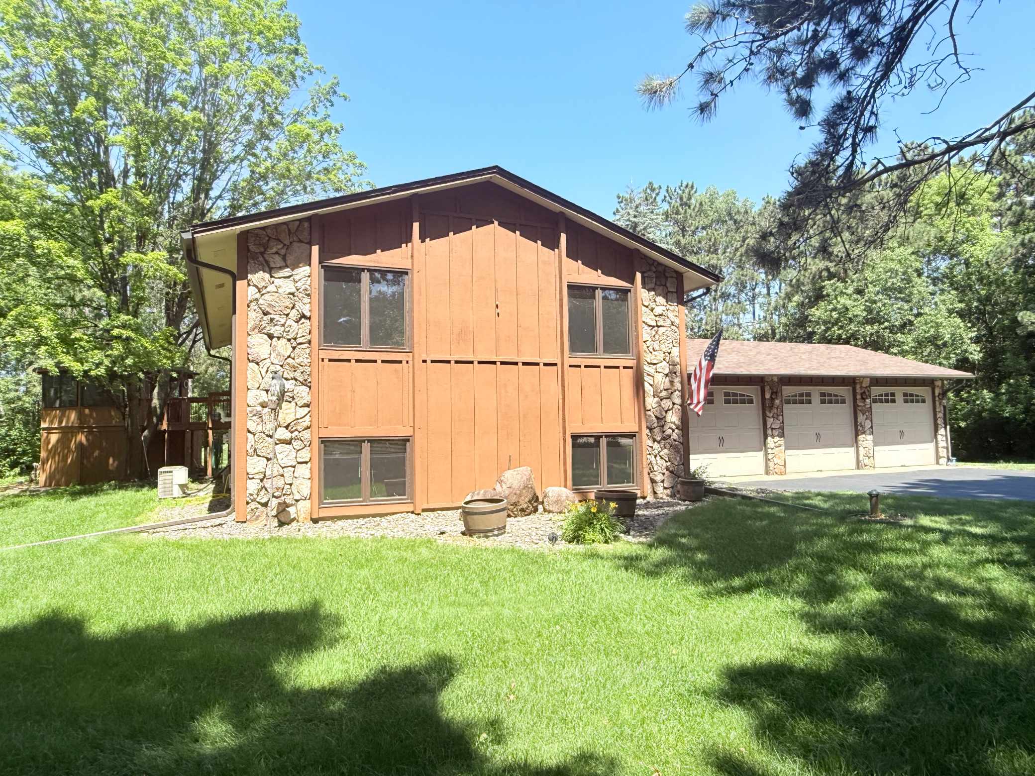 Circle Pines, MN 55014,7829 Lois LN