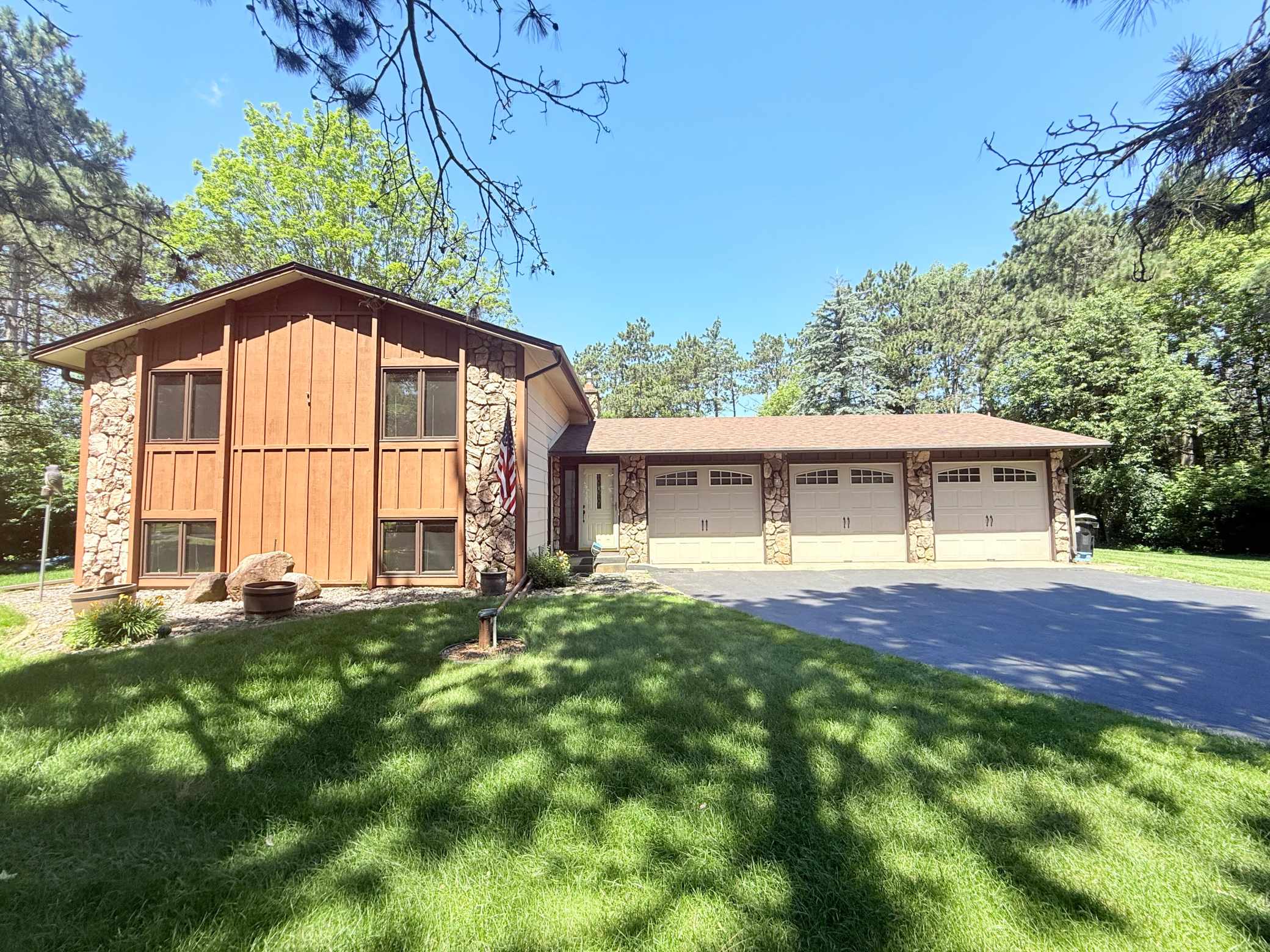 Circle Pines, MN 55014,7829 Lois LN