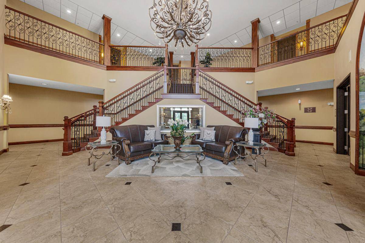 Burnsville, MN 55337,150 E Travelers TRL #419