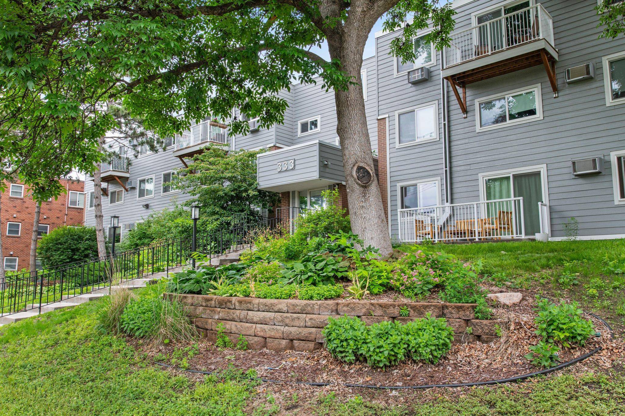 Minneapolis, MN 55414,333 8th ST SE #120
