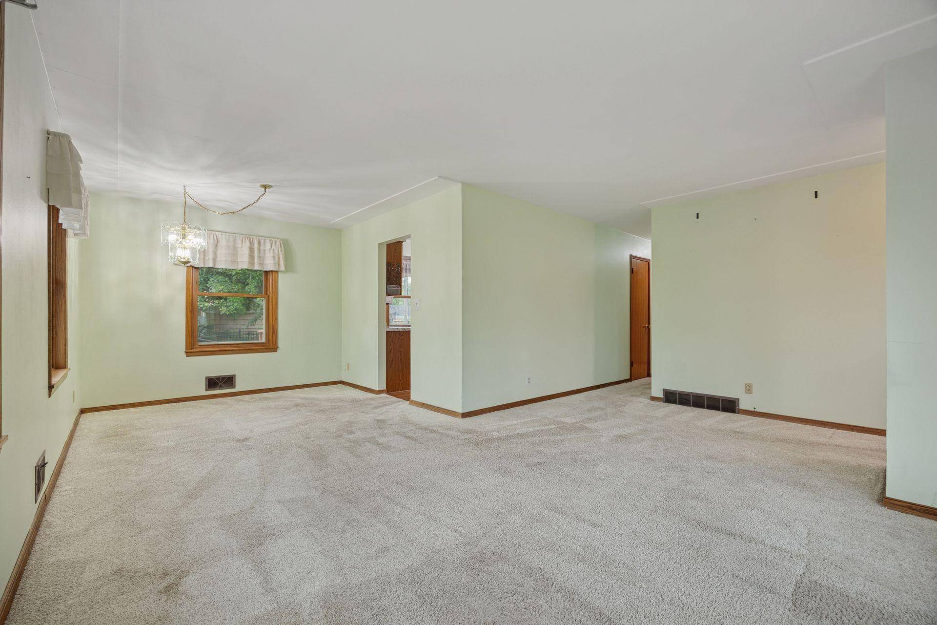 Saint Paul, MN 55116,1864 Morgan AVE