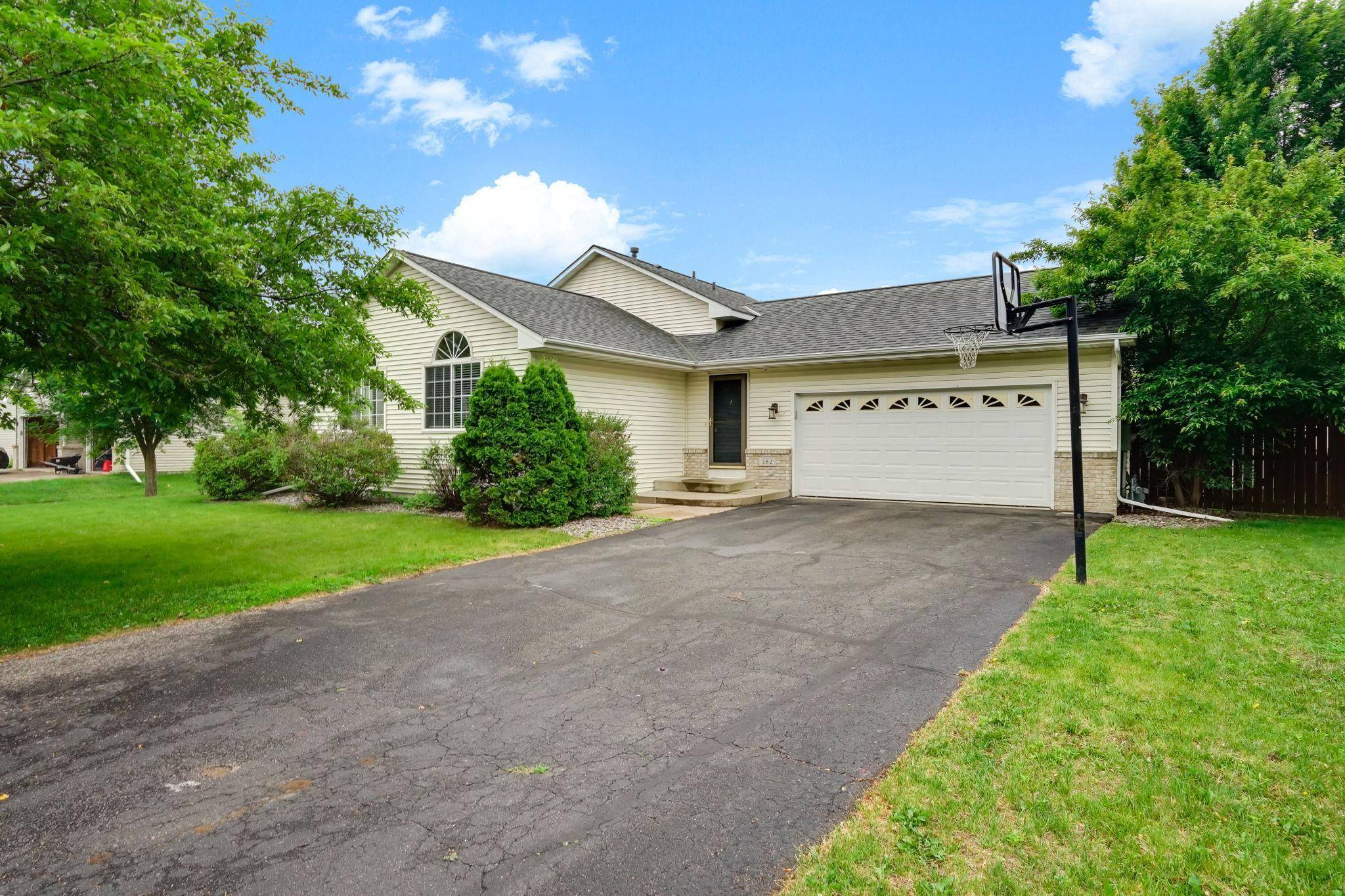 Hastings, MN 55033,382 Tuttle DR
