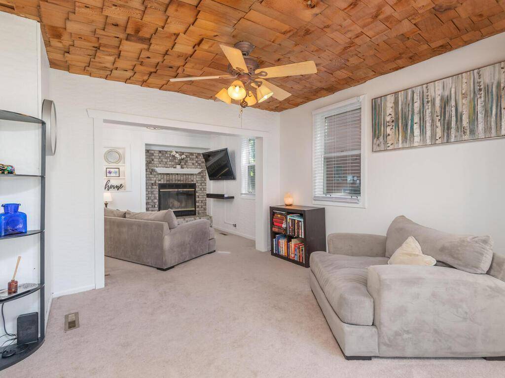 Prior Lake, MN 55372,5102 Memorial TRL SE