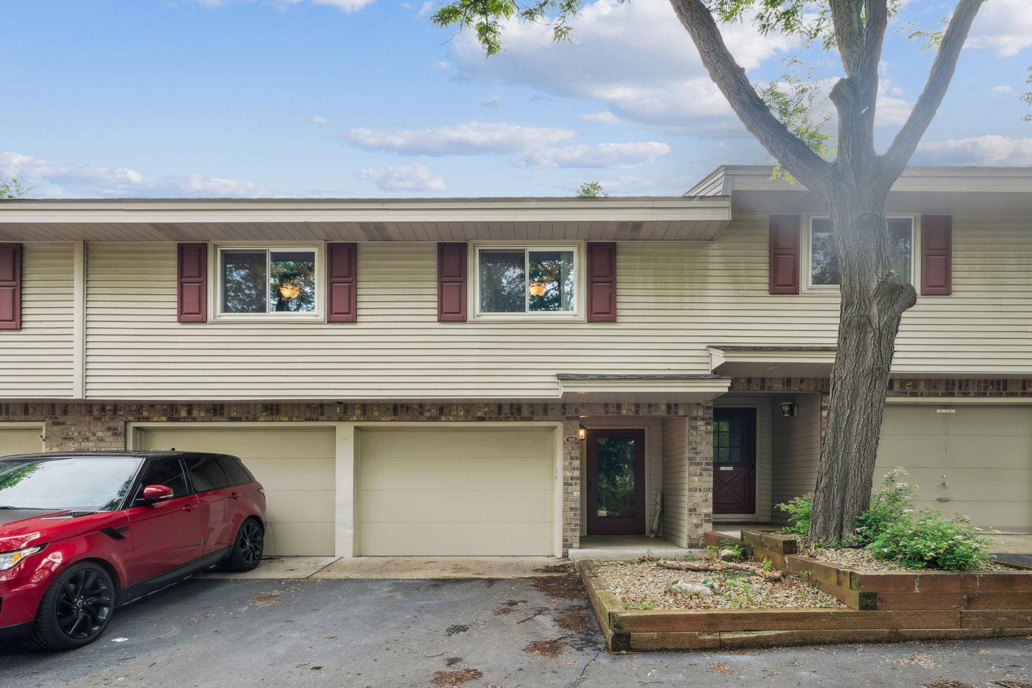 Burnsville, MN 55337,28 Garden DR