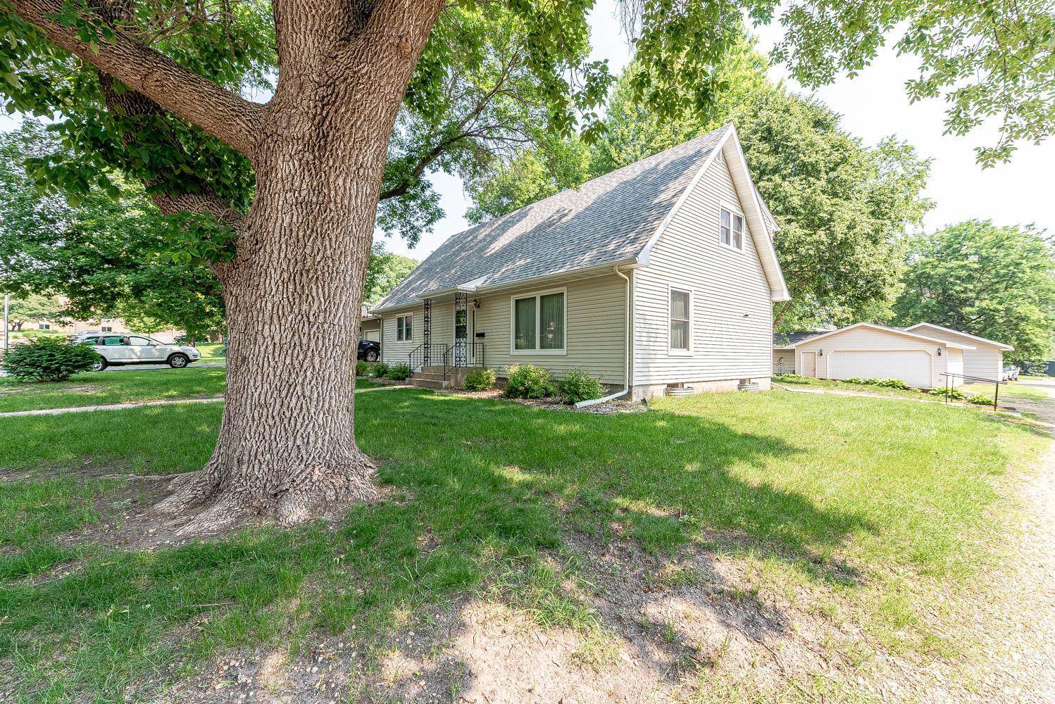 Saint Peter, MN 56082,419 W Jackson ST