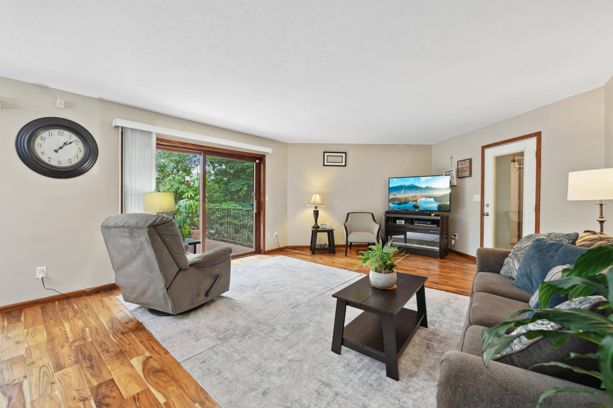 West Saint Paul, MN 55118,1398 Summit CIR