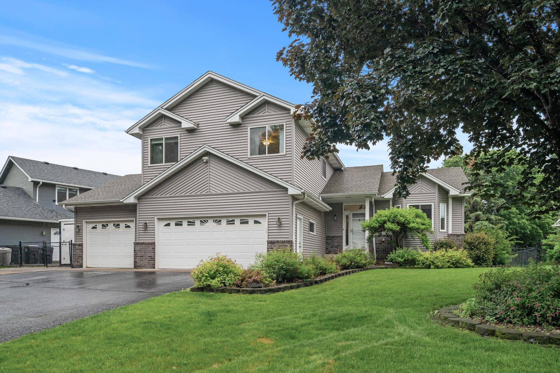 Lino Lakes, MN 55014,502 Hawthorn RD