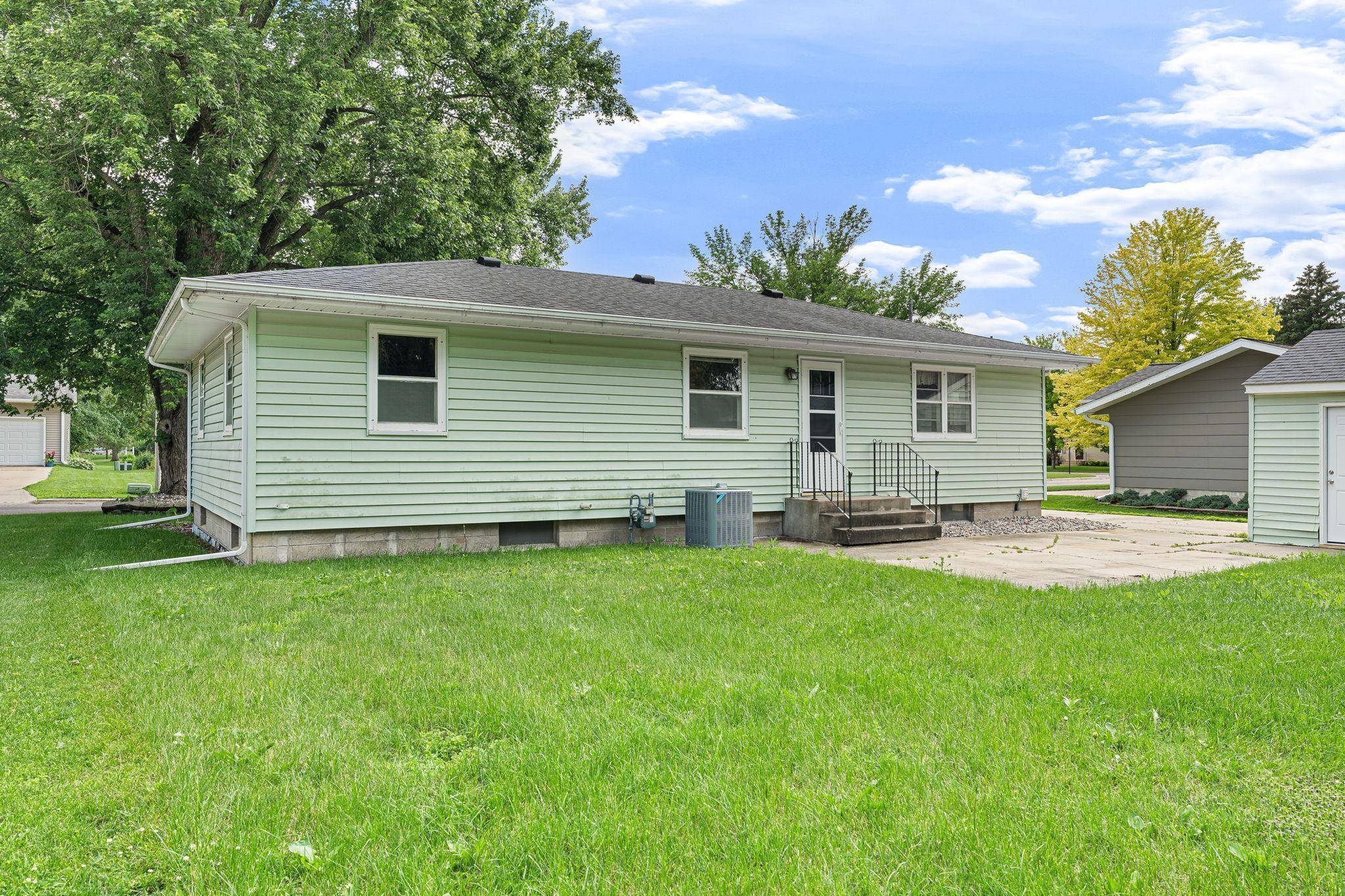 Waseca, MN 56093,613 12th AVE SE