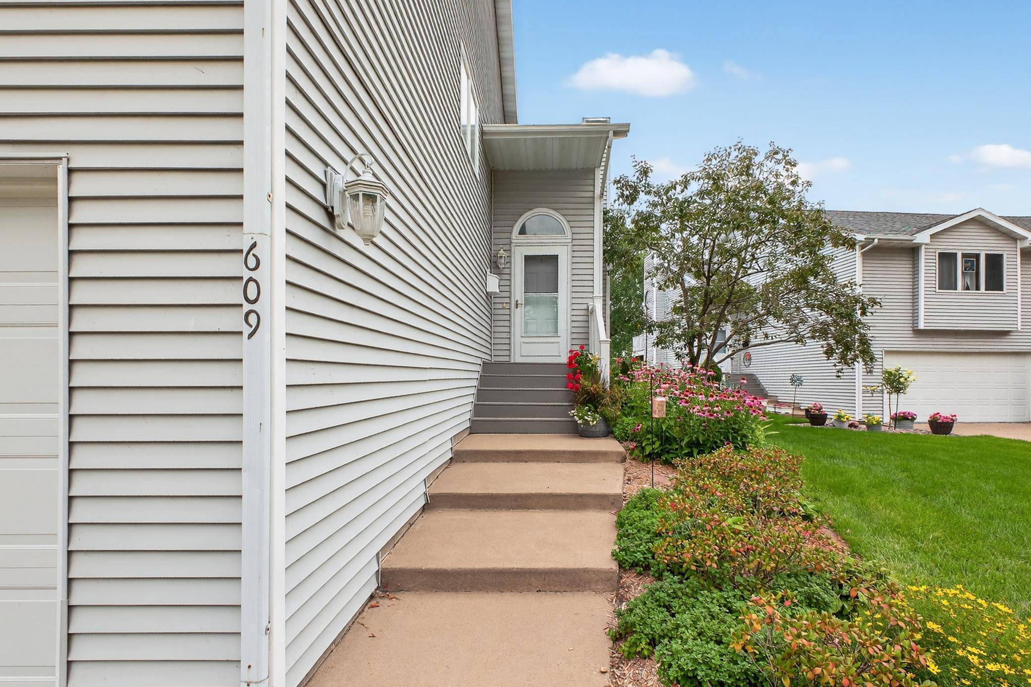 Wabasha, MN 55981,609 Main ST E