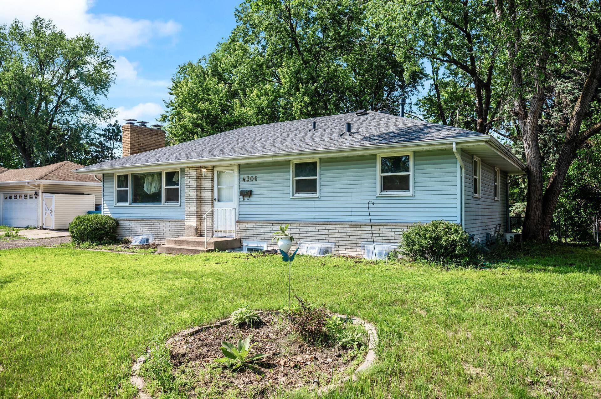 Brooklyn Center, MN 55429,4306 65th AVE N